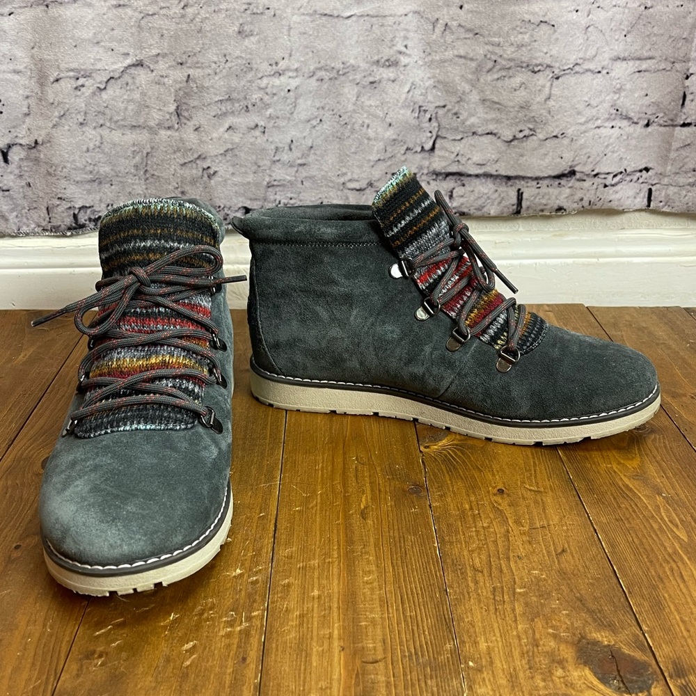 Bobs by Skechers size 10 gray suede Alpine Smores boots